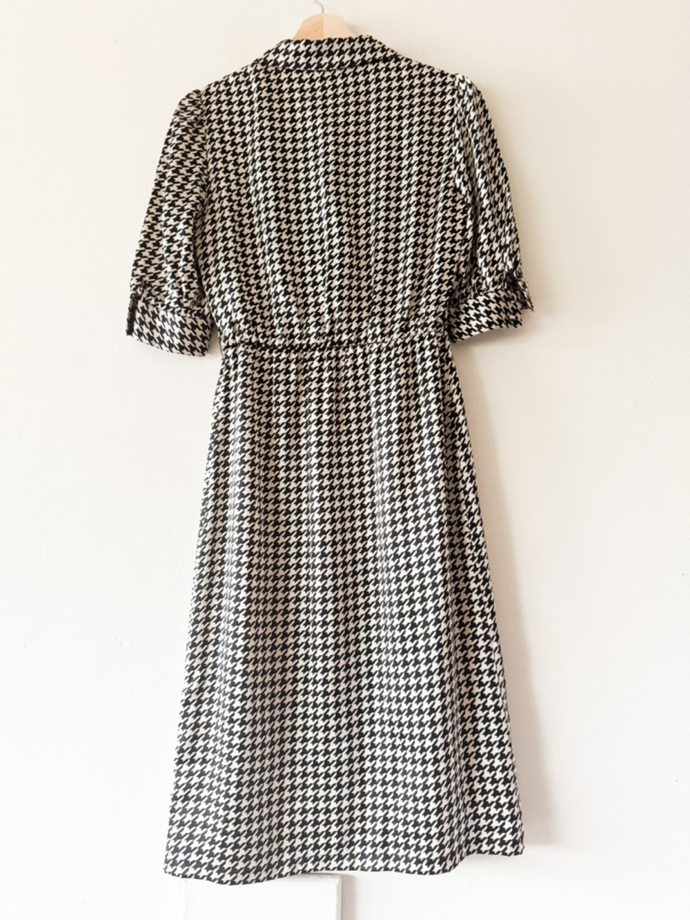 BCBG Paris 100% Silk Black & Cream Houndstooth Shirt Dress Size 2 - Picture 2 of 6